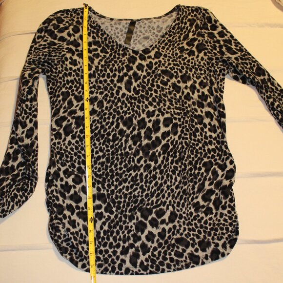 Women's black and gray leopard print v-neck top w/ ruched sides and sleeves - Picture 6 of 6